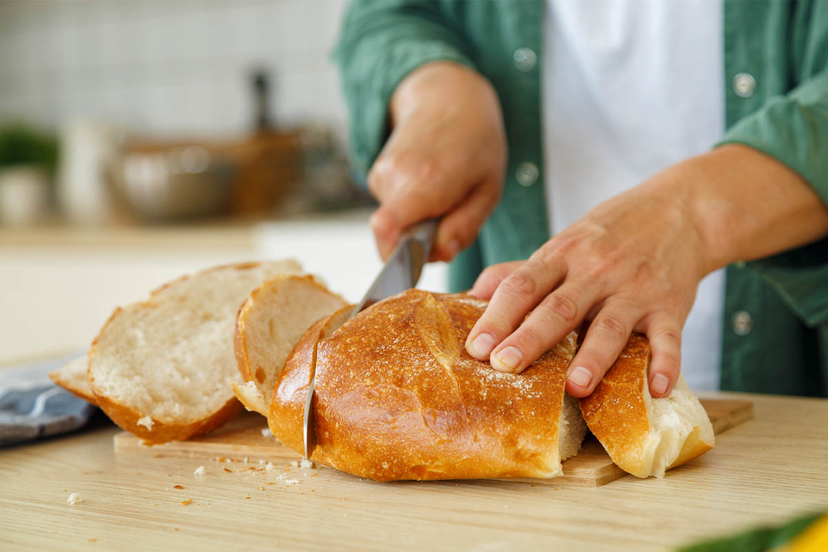Cutting gluten-free bread