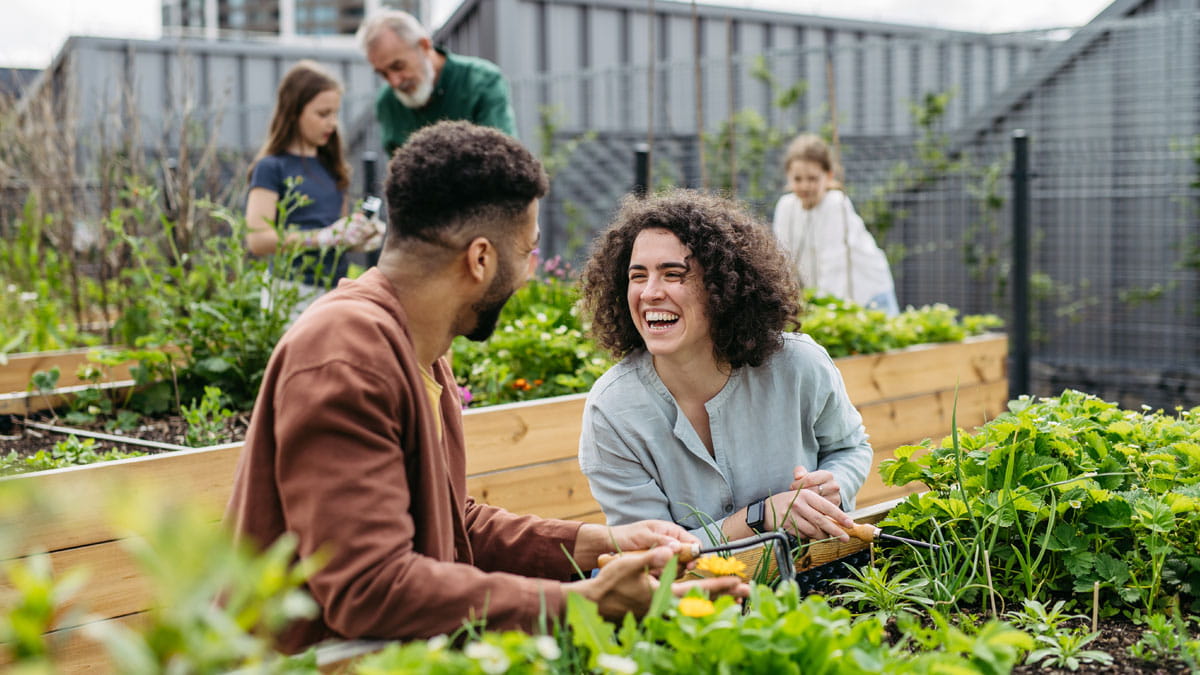 Couple gardening to improve their mental health