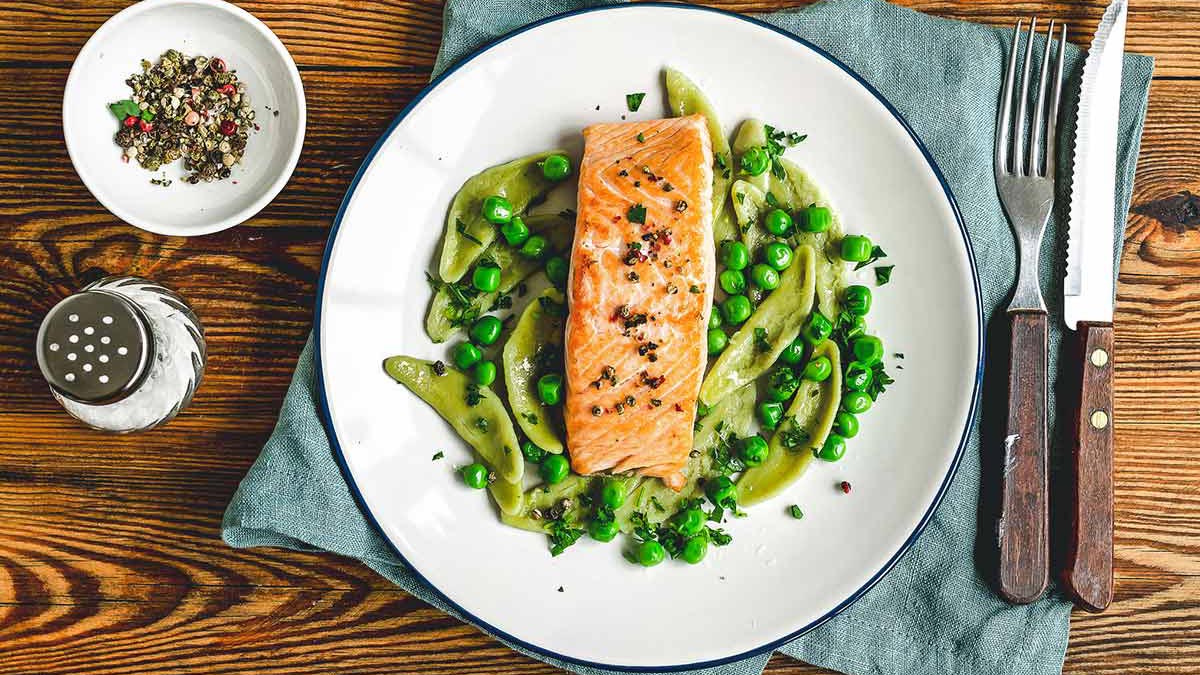 Plate with salmon and peas