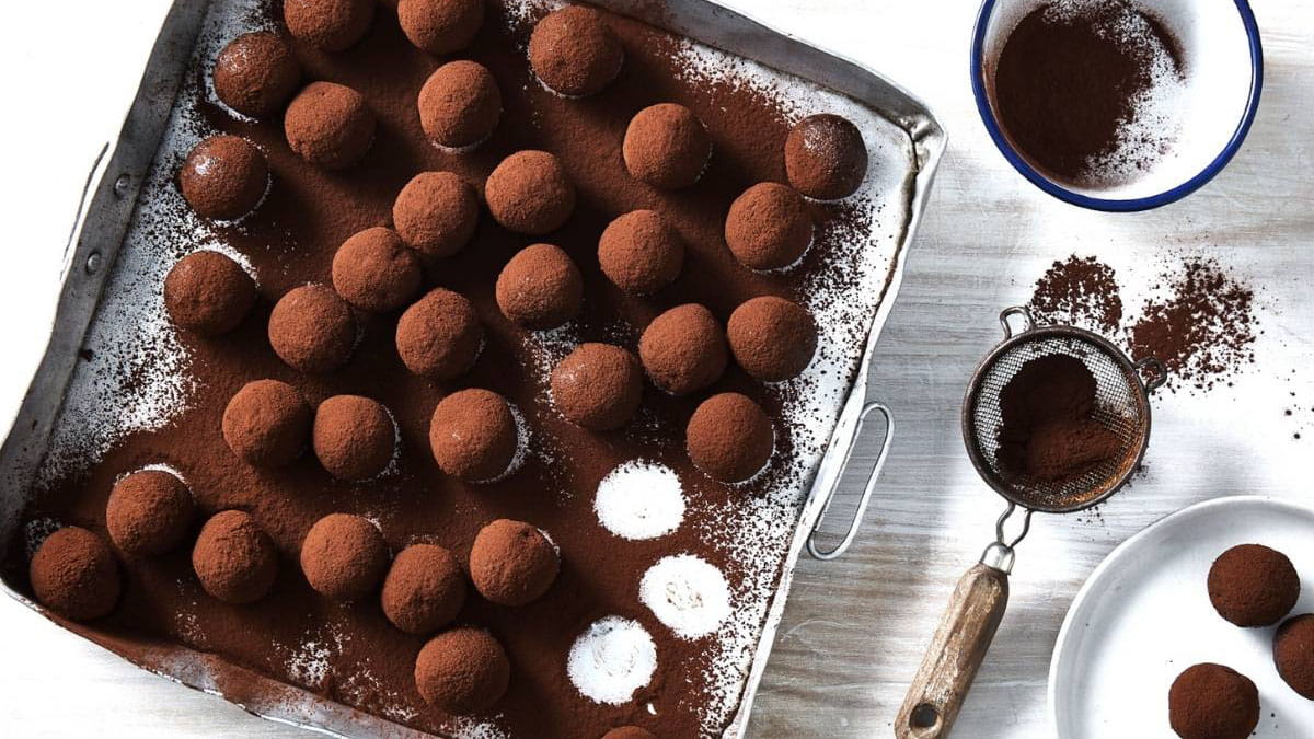Dark chocolate and raspberry bliss balls