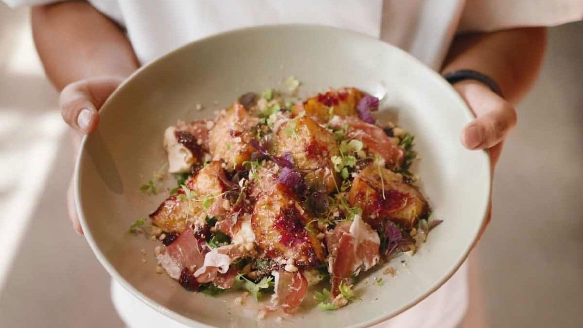 Roast peach and burrata salad