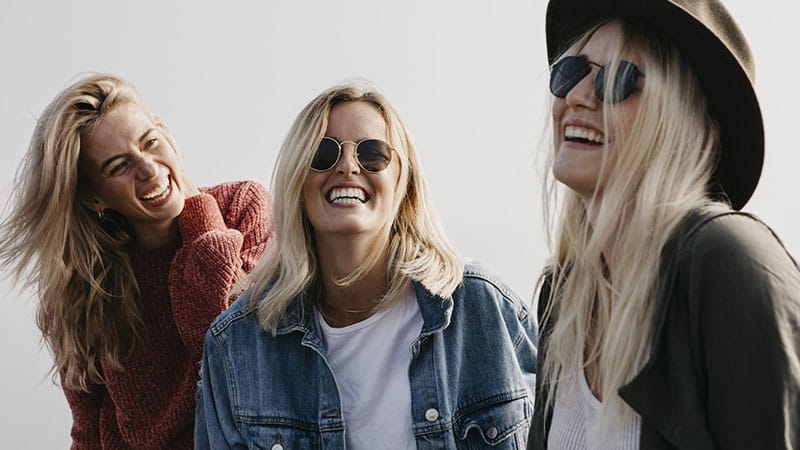 3 friends laughing